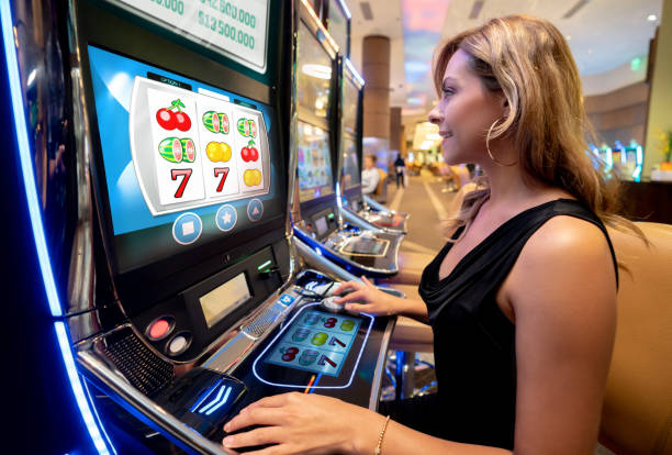 pragmatik play mobile app showing live casino tables and slot game lobby